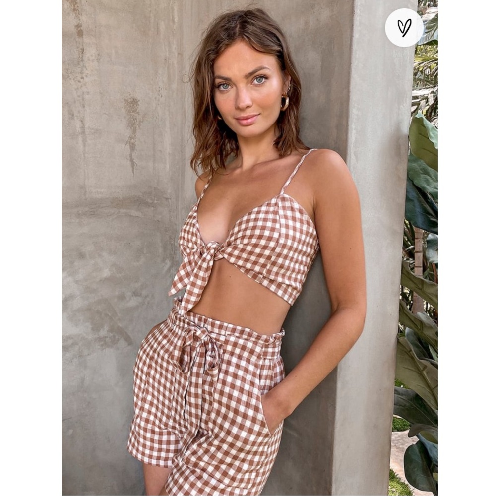 🎄NWOT Lulu’s *crop top* size small